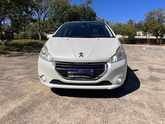 PEUGEOT 208 1.6 GRIFFE 16V FLEX 4P AUTOMÁTICO PEUGEOT 208 1.6 GRIFFE 16V FLEX 4P AUTOMÁTICO